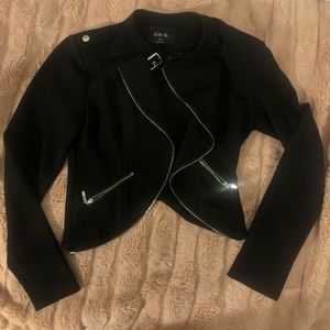 NWOT black crop blazer fashion jacket buckle small